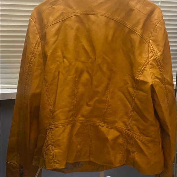 BOGO!!! Women Faux Leather Jacket - Picture 4 of 4